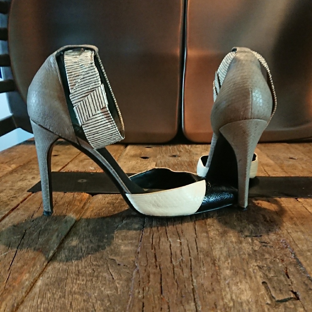 Lightly used destressed look Mugler heel